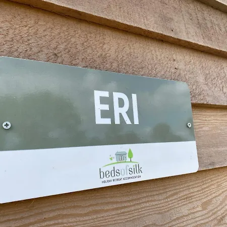 Beds Of Silk * Labasheeda