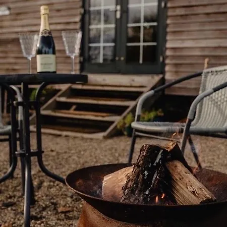 Beds Of Silk * Labasheeda