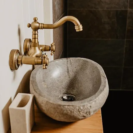 Beds Of Silk * Labasheeda