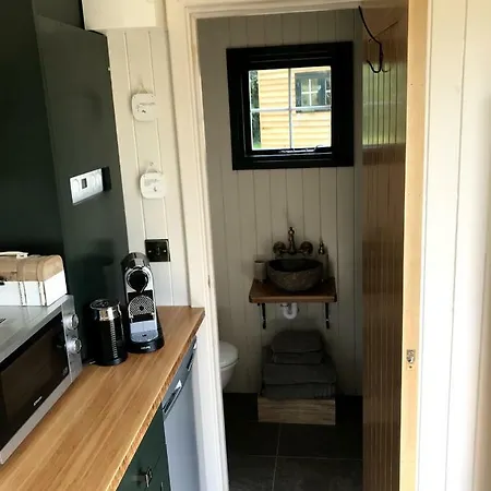 Beds Of Silk * Labasheeda