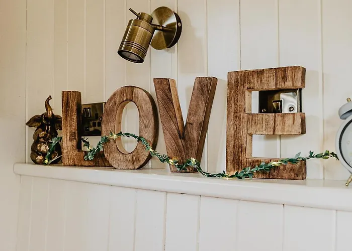 Beds Of Silk * Labasheeda