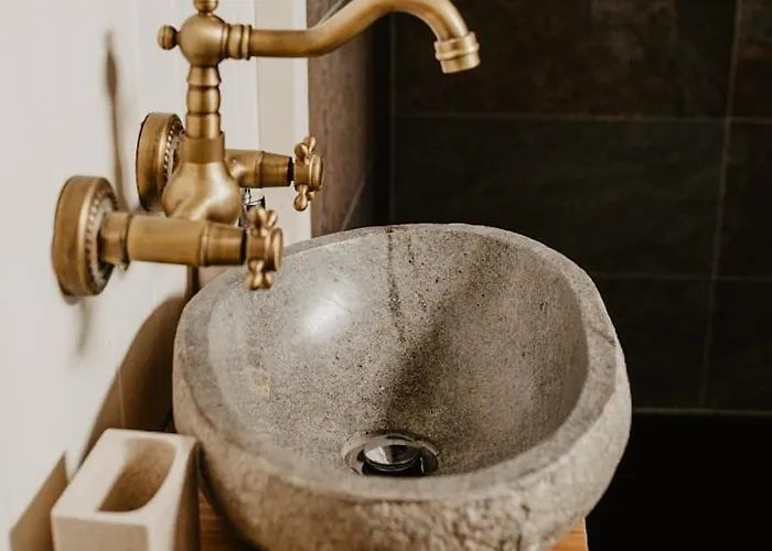 Beds Of Silk * Labasheeda