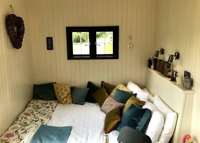 Beds Of Silk * Labasheeda