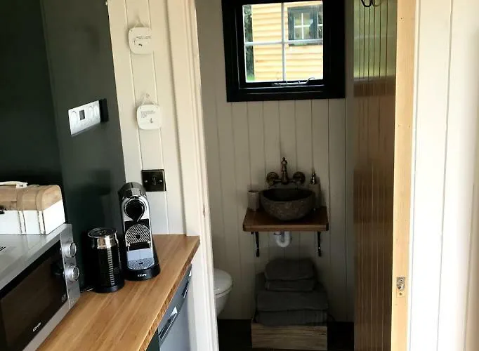 Beds Of Silk * Labasheeda